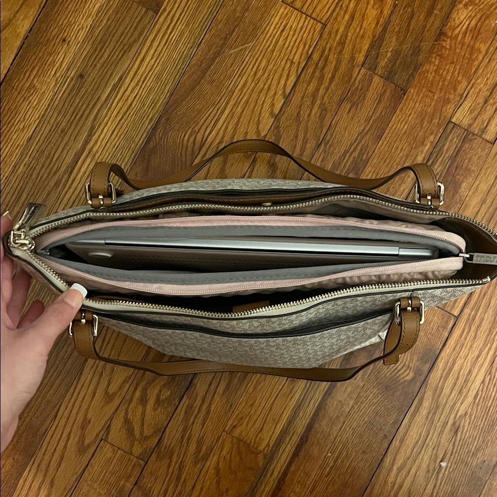 Michael Kors Tote Purse - Picture 5 of 10